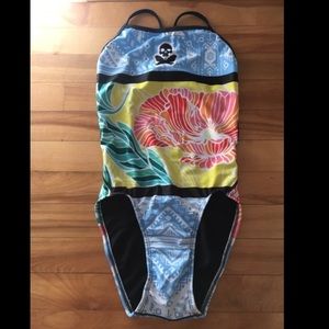 Betty Design Sexy Back Swimsuit